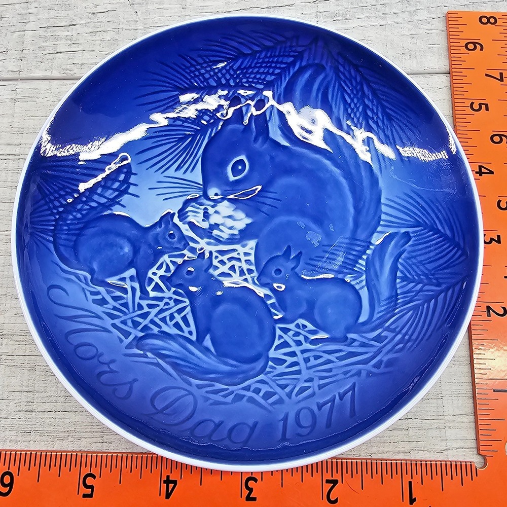 VTG Mother's Day 1977 Mors Dag Plate Copenhagen Denmark Squirrel and Babies